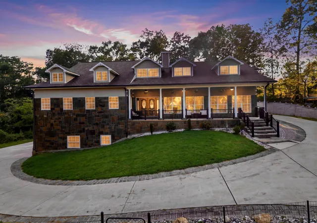 Photo 2 of Single family home for sale at 7082 Flagridge Dr, Ooltewah, TN 37363 | MLS# 3529257 | Listing updated on 2026-09-28
