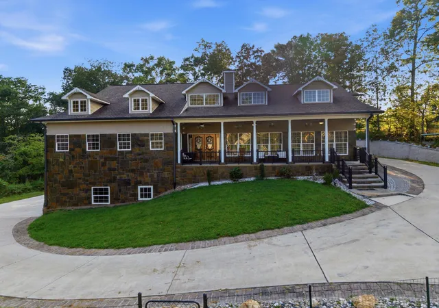 Photo 3 of Single family home for sale at 7082 Flagridge Dr, Ooltewah, TN 37363 | MLS# 3529257 | Listing updated on 2026-09-28