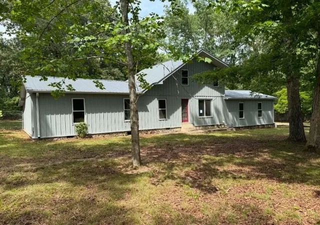 Photo 2 of Single family home for sale at 761 Carole Anne Dr, Woodbury, TN 37190 | MLS# 3529356 | Listing updated on 2026-08-31