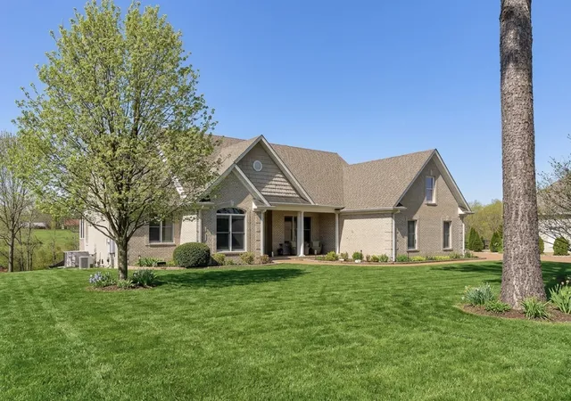 Photo 2 of Single family home for sale at 524 Country Club Dr, Dickson, TN 37055 | MLS# 3529288 | Listing updated on 2026-09-08