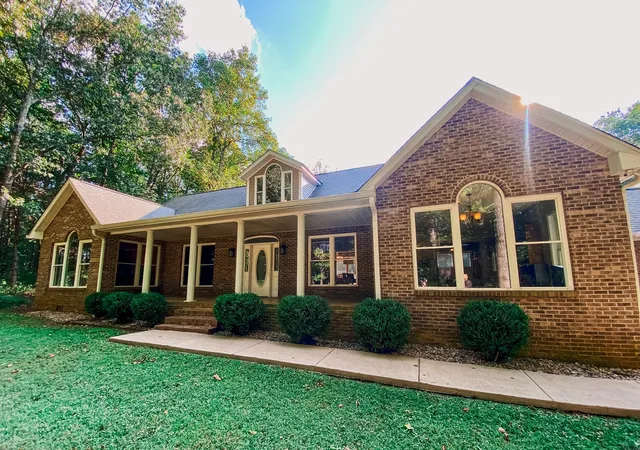 Single family home for sale at 1006 Clearview Pt, Cottontown, TN 37048 | MLS# 3529330