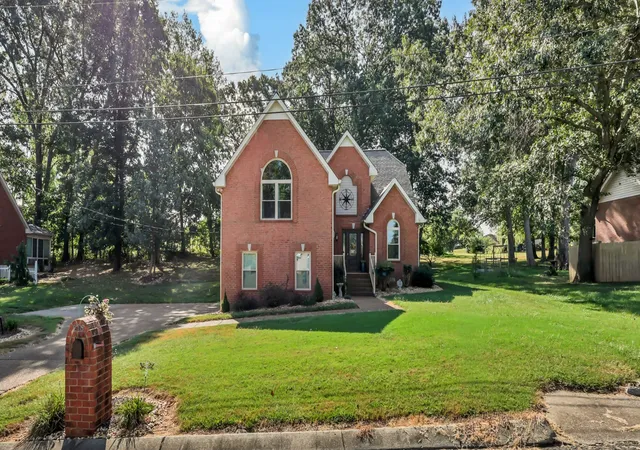 Photo 2 of Single family home for sale at 215 S Aztec Dr, White House, TN 37188 | MLS# 3529365 | Listing updated on 2026-09-13