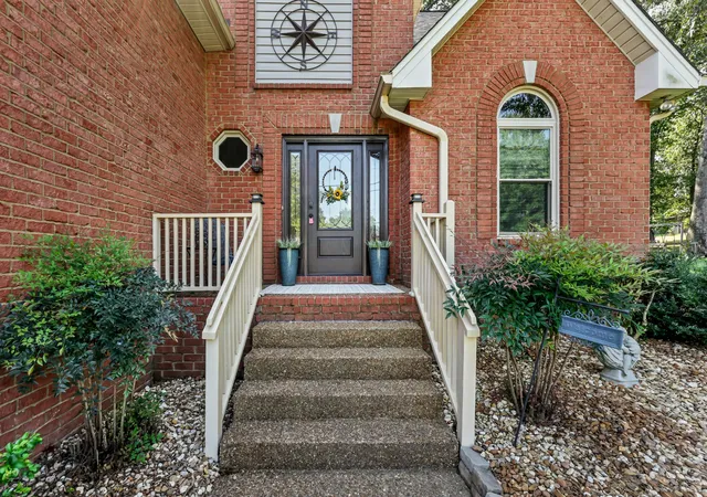 Photo 3 of Single family home for sale at 215 S Aztec Dr, White House, TN 37188 | MLS# 3529365 | Listing updated on 2026-09-13