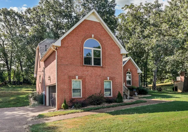 Photo 3 of Single family home for sale at 215 S Aztec Dr, White House, TN 37188 | MLS# 3529365 | Listing updated on 2026-10-05