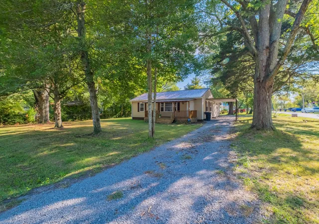 Photo 1 of Single family home for sale at 200 Gentry St, Tullahoma, TN 37388 | MLS# 3529400 | Listing updated on 2026-08-31