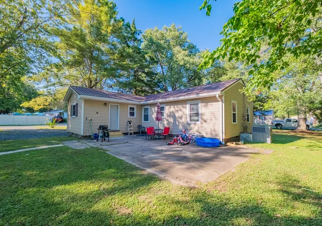 Photo 3 of Single family home for sale at 200 Gentry St, Tullahoma, TN 37388 | MLS# 3529400 | Listing updated on 2026-08-31