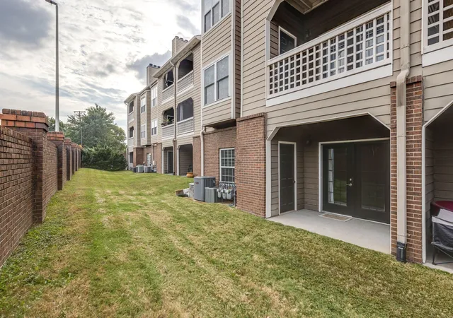Photo 2 of Manufactured home for sale at 120 W End Pl, Nashville, TN 37205 | MLS# 3530219 | Listing updated on 2026-09-01