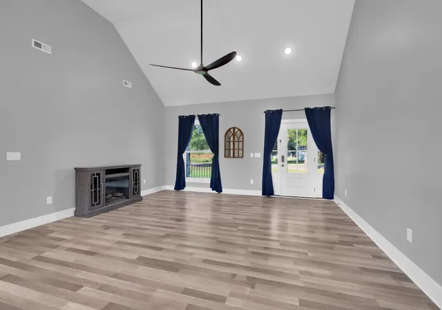 Photo 4 of Single family home for sale at 1571 Raysville Rd, Tullahoma, TN 37388 | MLS# 3529439 | Listing updated on 2026-09-21