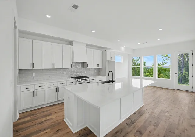 Photo 3 of Single family home for sale at 209 Walnutwood Ln, Nashville, TN 37211 | MLS# 3531159 | Listing updated on 2026-09-04