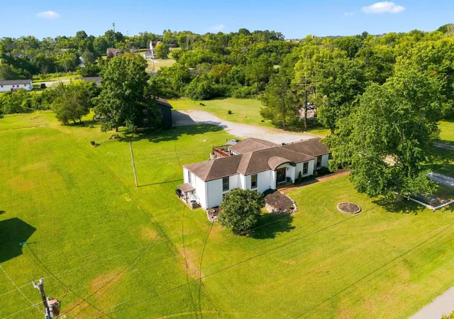 Photo 2 of Single family home for sale at 112 Oakmont Dr, Mount Juliet, TN 37122 | MLS# 3529961 | Listing updated on 2026-09-08