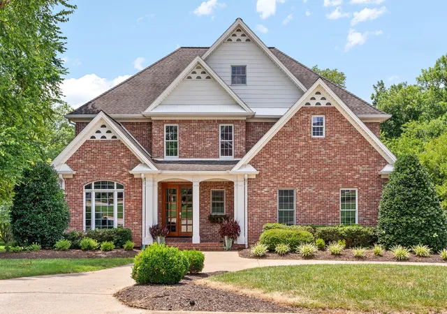 Photo 1 of Single family home for sale at 305 Lincoln Way, Hopkinsville, KY 42240 | MLS# 3529814 | Listing updated on 2026-08-31