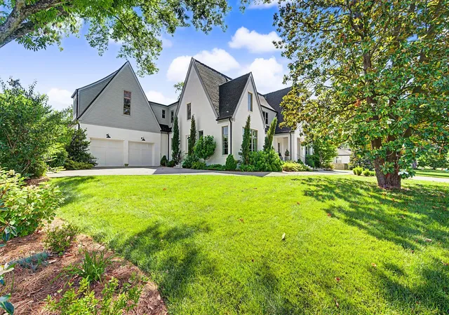 Photo 4 of Single family home for sale at 2825 Sugar Tree Rd, Nashville, TN 37215 | MLS# 3531006 | Listing updated on 2026-10-06