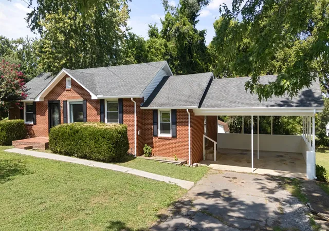 Photo 2 of Single family home for sale at 115 7th Avenue Ne, Winchester, TN 37398 | MLS# 3529508 | Listing updated on 2026-08-31