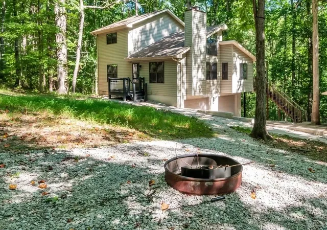 Photo 2 of Single family home for sale at 1011 Sunset Trl, Kingston Springs, TN 37082 | MLS# 3531675 | Listing updated on 2026-10-02