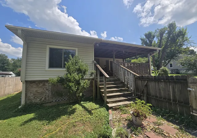 Photo 2 of Single family home for sale at 1818 Figures Ave, Columbia, TN 38401 | MLS# 3529877 | Listing updated on 2026-09-01