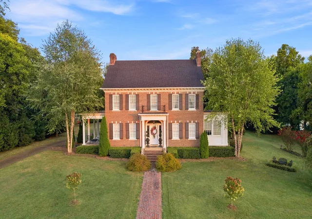 Photo 1 of Single family home for sale at 211 W Blackwell St, Tullahoma, TN 37388 | MLS# 3545502 | Listing updated on 2026-09-18