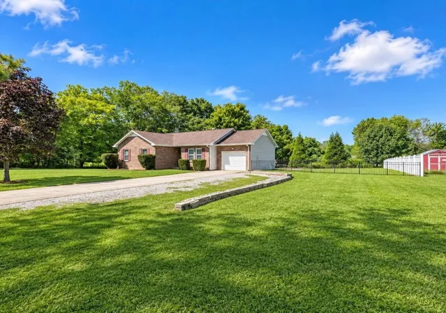 Photo 4 of Single family home for sale at 1327 Gip Manning Rd, Clarksville, TN 37042 | MLS# 3529540 | Listing updated on 2026-09-22