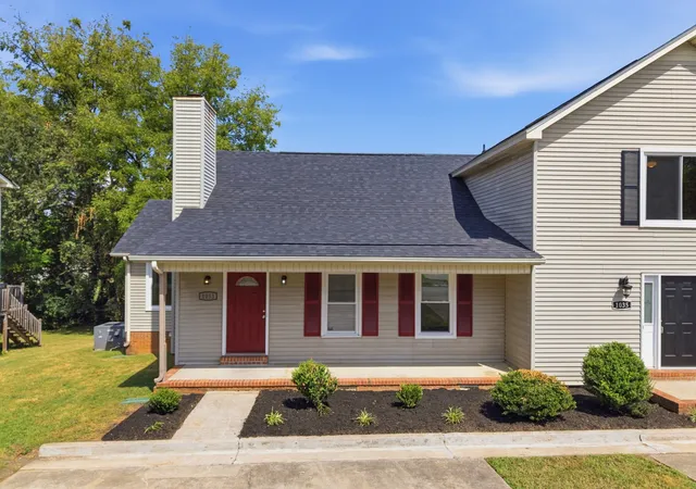 Photo 2 of Townhouse for sale at 1033 Silver Point Dr, Murfreesboro, TN 37130 | MLS# 3529662 | Listing updated on 2026-09-18