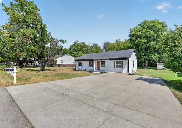 Photo 2 of Single family home for sale at 811 Boles St, Gallatin, TN 37066 | MLS# 3542288 | Listing updated on 2026-10-08