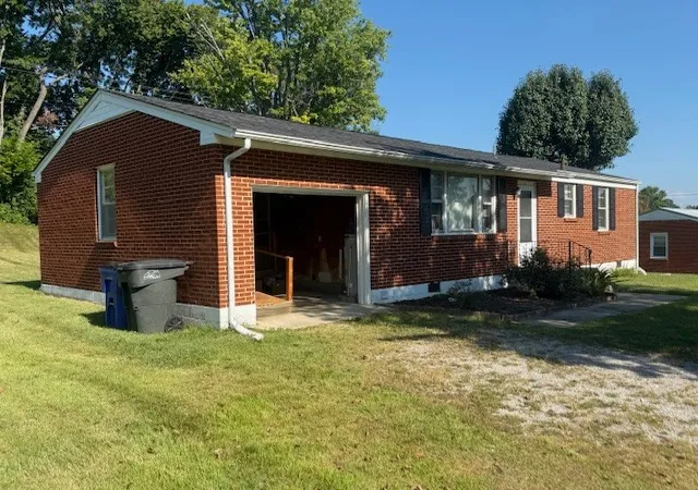 Photo 2 of Single family home for sale at 2004 Wedgewood Dr, Columbia, TN 38401 | MLS# 3529648 | Listing updated on 2026-09-08