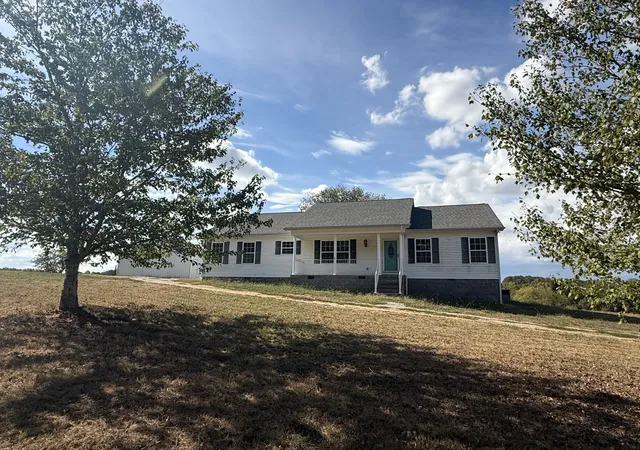 Photo 1 of Single family home for sale at 352 Pinewood Ln, Mc Minnville, TN 37110 | MLS# 3612518 | Listing updated on 2026-10-06