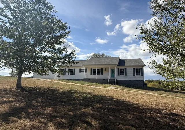 Photo 2 of Single family home for sale at 352 Pinewood Ln, Mc Minnville, TN 37110 | MLS# 3612518 | Listing updated on 2026-10-06