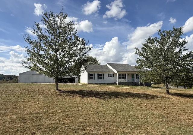 Photo 3 of Single family home for sale at 352 Pinewood Ln, Mc Minnville, TN 37110 | MLS# 3612518 | Listing updated on 2026-10-06