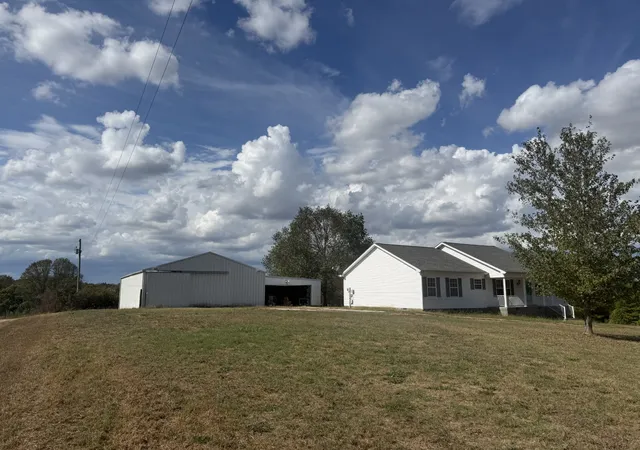 Photo 3 of Sale Pending at 352 Pinewood Ln, Mc Minnville, TN 37110 | MLS# 3612518 | Listing updated on 2026-10-08