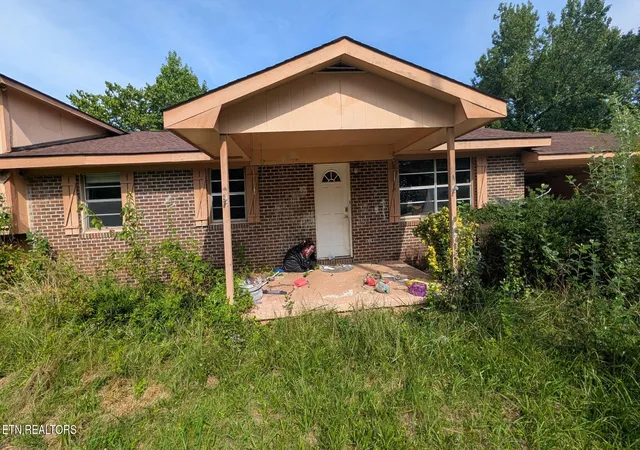 Photo 1 of Single family home for sale at 300 Bowman Ln, Decatur, TN 37322 | MLS# 3529705 | Listing updated on 2026-09-23