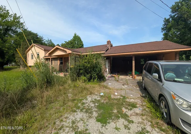 Photo 3 of Single family home for sale at 300 Bowman Ln, Decatur, TN 37322 | MLS# 3529705 | Listing updated on 2026-09-23