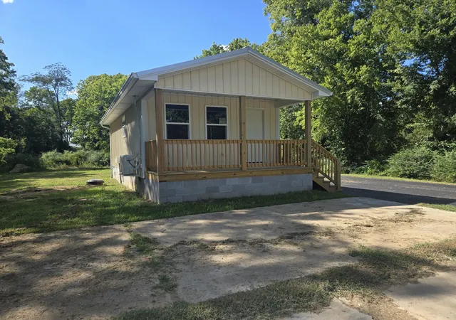 Single family home for sale at 105 Fairground Dr, Waverly, TN 37185 | MLS# 3529809 | Listing updated on 2026-08-31