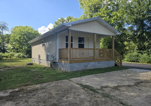 Photo 3 of Single family home for sale at 105 Fairground Dr, Waverly, TN 37185 | MLS# 3529809 | Listing updated on 2026-08-31