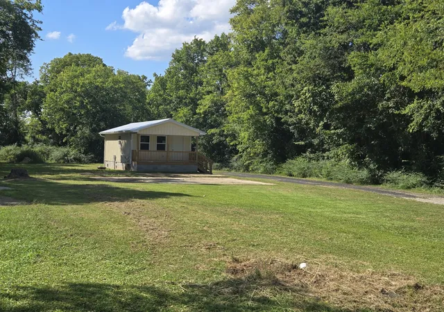 Photo 4 of Single family home for sale at 105 Fairground Dr, Waverly, TN 37185 | MLS# 3529809 | Listing updated on 2026-08-31