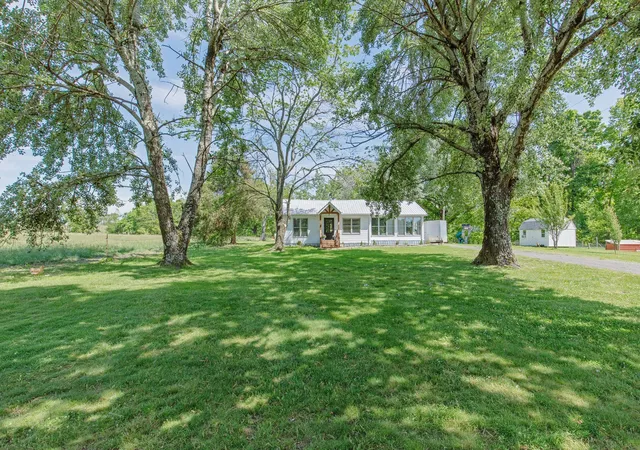 Photo 1 of Single family home for sale at 2976 Shrum Cemetery Rd, Westmoreland, TN 37186 | MLS# 3531699 | Listing updated on 2026-09-04