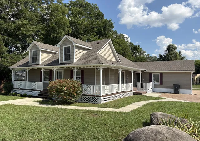 Photo 2 of Single family home for sale at 117 Garfield St, Mc Minnville, TN 37110 | MLS# 3530012 | Listing updated on 2026-09-01