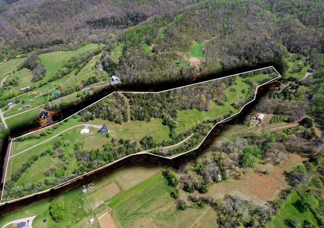 Photo 3 of House for sale at 216 Old Wolf Hl Rd, Bethpage, TN 37022 | MLS# 3529856 | Listing updated on 2026-09-02