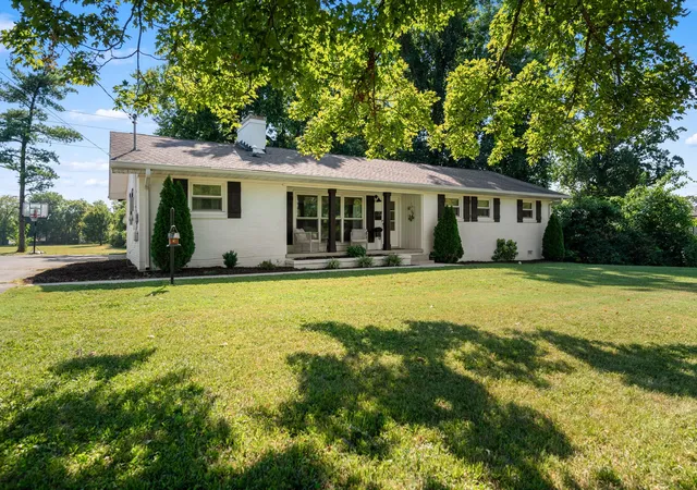 Photo 2 of Single family home for sale at 1106 Jones Blvd, Murfreesboro, TN 37129 | MLS# 3544930 | Listing updated on 2026-09-30