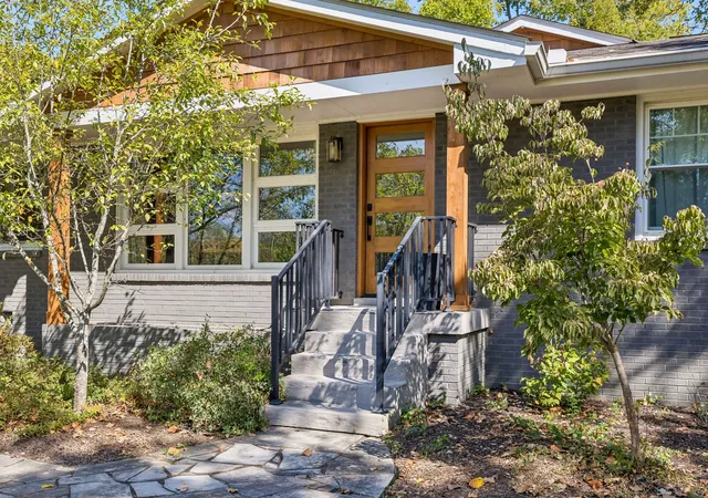 Photo 3 of Single family home for sale at 1116 Davidson Rd, Nashville, TN 37205 | MLS# 3610725 | Listing updated on 2026-10-23