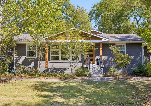 Photo 4 of Single family home for sale at 1116 Davidson Rd, Nashville, TN 37205 | MLS# 3610725 | Listing updated on 2026-10-23