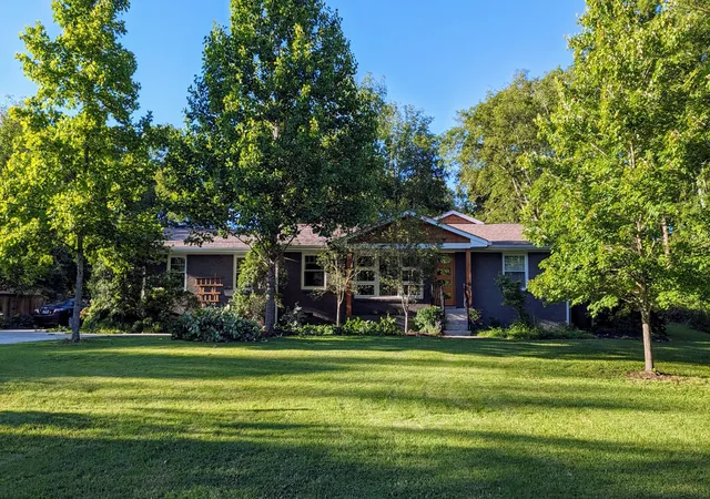 Photo 1 of Single family home for sale at 1116 Davidson Rd, Nashville, TN 37205 | MLS# 3610725 | Listing updated on 2026-10-23