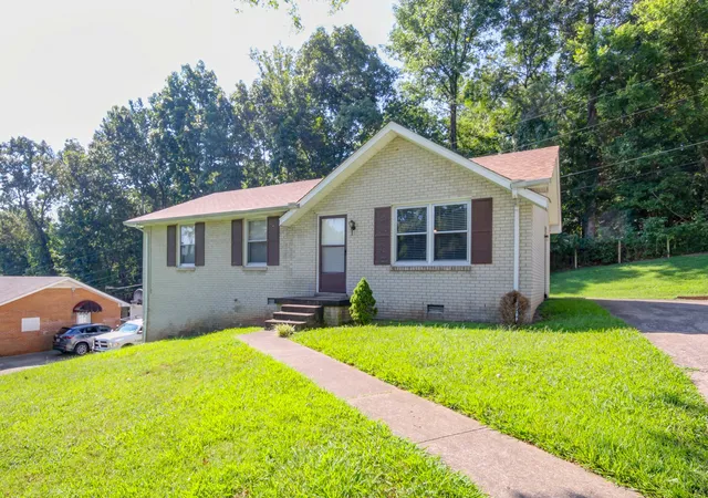 Photo 1 of Single family home for sale at 354 Crest Dr, Clarksville, TN 37043 | MLS# 3529894 | Listing updated on 2026-08-31