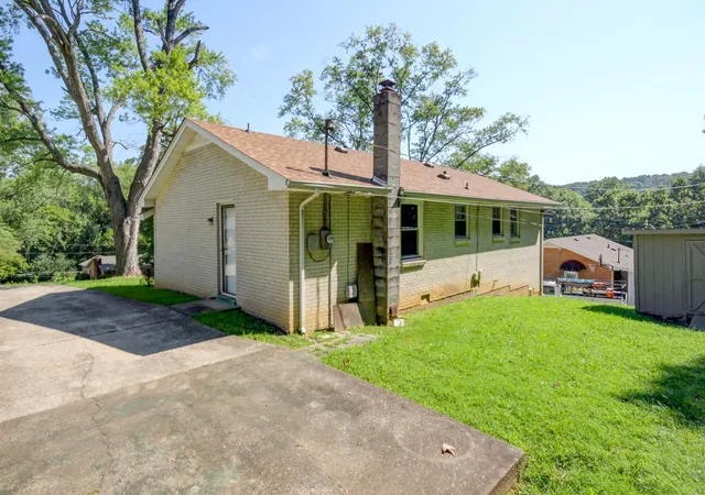Photo 13 of Single family home for sale at 354 Crest Dr, Clarksville, TN 37043 | MLS# 3529894 | Listing updated on 2026-08-31