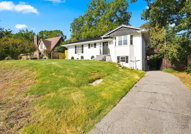1st image of 831 Sunnybrae Ave, Dyersburg, TN 38024 | MLS# 3529903