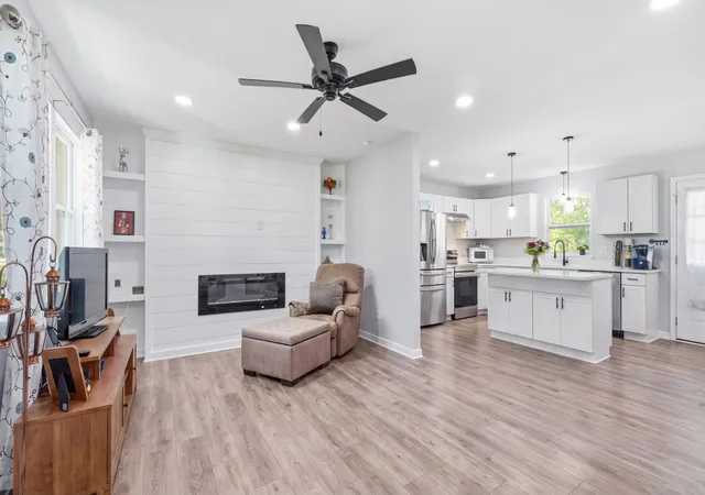 Photo 2 of Single family home for sale at 802 Lowry St, Manchester, TN 37355 | MLS# 3529918 | Listing updated on 2026-09-22