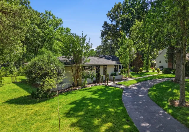 Photo 3 of Single family home for sale at 1209 Wilson Ave, Tullahoma, TN 37388 | MLS# 3541077 | Listing updated on 2026-09-13