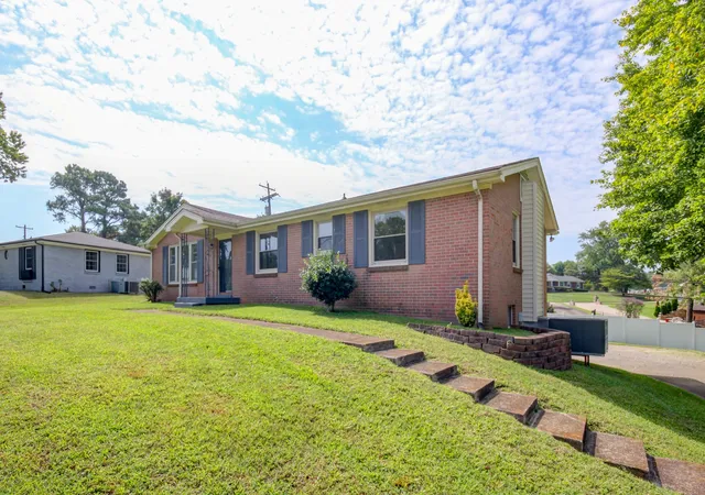Photo 2 of Single family home for sale at 2128 Memorial Dr, Clarksville, TN 37043 | MLS# 3529917 | Listing updated on 2026-09-01