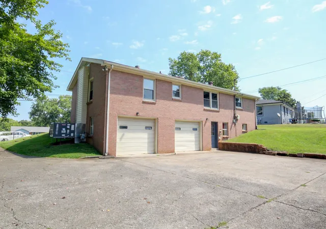 Photo 3 of Single family home for sale at 2128 Memorial Dr, Clarksville, TN 37043 | MLS# 3529917 | Listing updated on 2026-09-01