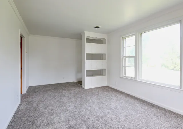 Photo 4 of Single family home for sale at 2128 Memorial Dr, Clarksville, TN 37043 | MLS# 3529917 | Listing updated on 2026-09-01