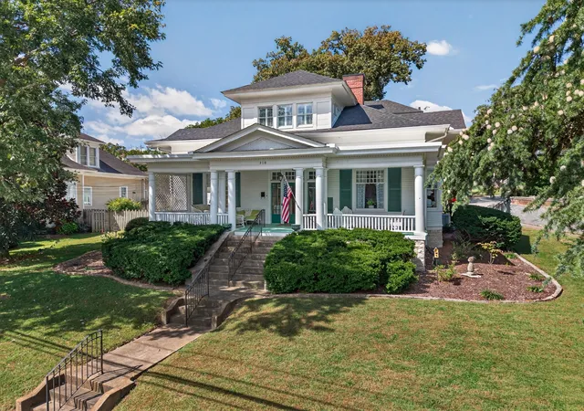 Photo 2 of Single family home for sale at 310 Mulberry Ave, Fayetteville, TN 37334 | MLS# 3531353 | Listing updated on 2026-09-03