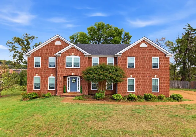 Single family home for sale at 201 Briarcotes Cir, La Vergne, TN 37086 | MLS# 3529939